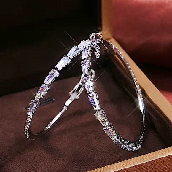 18K White Gold Zircon Diamond Hoop Earrings - Picture 6 of 6